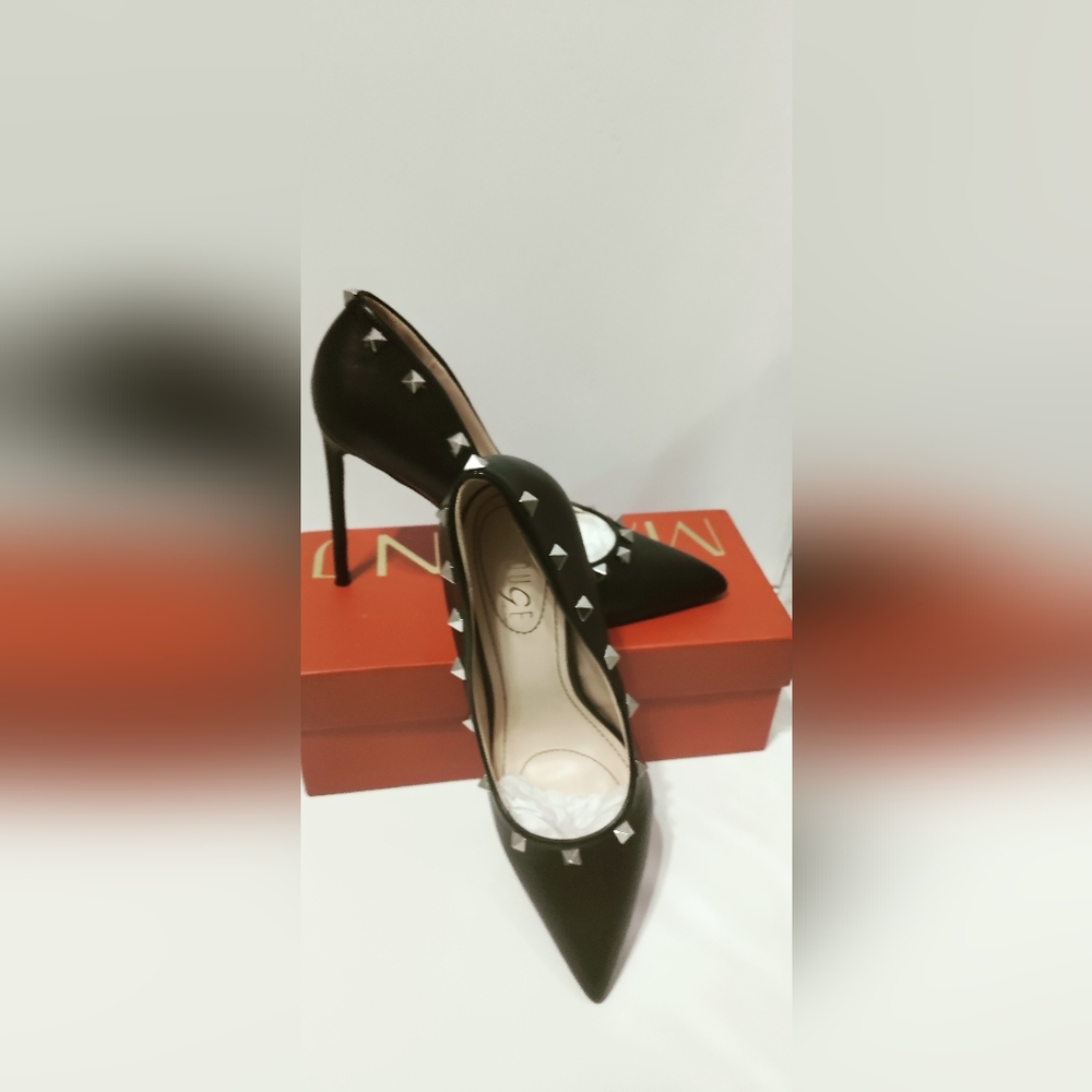 Shoes - Picture 4 of 6